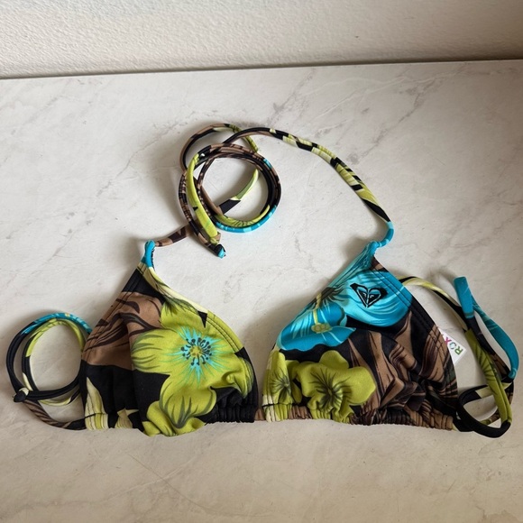 Roxy Other - ROXY Floral Triangle Bikini Top 2 for $22 ❇️